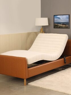 เตียงนอนเพื่อสุขภาพปรับไฟฟ้า PRIMERO SINGLE BED ขนาดใหญ่พิเศษ นอนสบาย 3.5 ฟุต + พร้อมที่นอนสุขภาพยางพาราแท้ + หมอนยางพารา + ชุดผ้าปูที่นอน (รุ่นยอดนิยม)