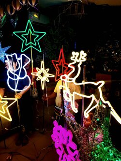 ต้นคริสต์มาสปลอมให้เช่า"มาใหม่"