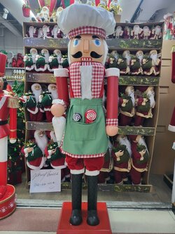 ตุ๊กตาทหาร "นัทแครกเกอร์" สูง 160 ซม.