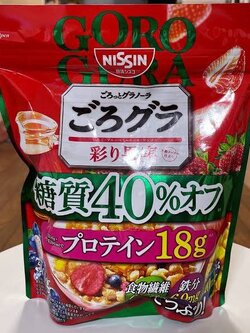 Nissin GoroGura Granola สูตรลดน้ำตาล 40% ผสมผลไม้รวมอบแห้ง 300g