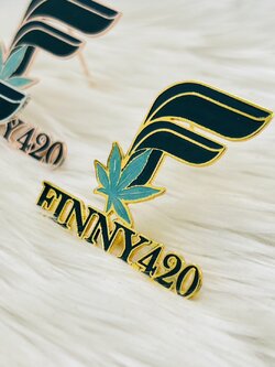 เข็มกลัดฉลุโลโก้