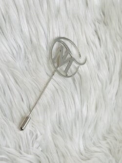 พินติดสูท