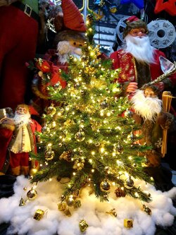 ให้เช่าต้นสนปลอมพร้อมของตกแต่ง ขนาด 3ฟุต