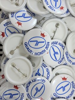 เข็มกลัดปั๊ม