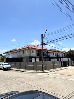 ขายบ้านเดี่ยวหมู่บ้านสาริน ซิตี้ สายลม พระราม 2 Sarin City Sai Lom Rama 2 : Renovate สวยพร้อมอยู่ ใช้วัสดุคุณภาพสูง พื้นที่ใช้สอยกว้างขวาง บ้านแปลงมุม ต้นโครงการ ถนนกว้างขวาง บรรยากาศน่าอยู่อาศัย โครงการขนาดใหญ่ของพระราม 2 หลังติดน้ำ-หน้าติดสวนสาธารณะของโ