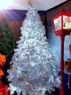 ราคาต้นคริสต์มาสสีเงินขนาด 7 ฟุต