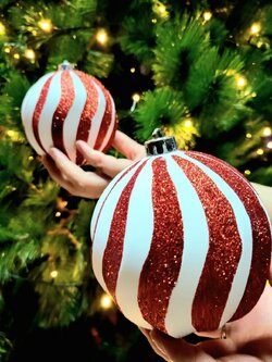 ลูกบอลคริสต์มาสลายริ้วประดับกากเพชรขนาด 10 ซม.
