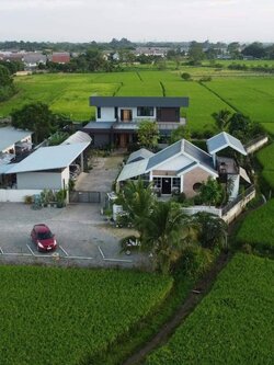 ขายที่ดิน พร้อมคาเฟ่ พร้อมบ้านโฮมออฟฟิศ ติดกับ ม.แม่โจ้ ทำธุรกิจได้สวยงาม (N.270)