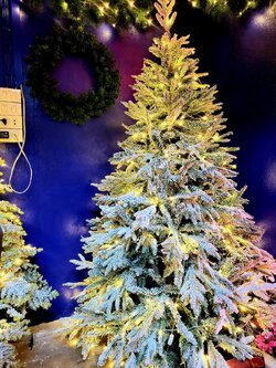 ต้นคริสต์มาสปลอมขนาด 5 ฟุต VIP กิ่งแฉก หิมะ