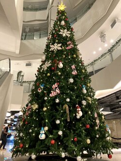 ต้นคริสต์มาสปลอมขนาดใหญ่ให้เช่า