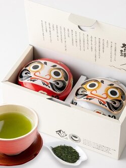 เซตชาเขียว Arahataen Shizuoka Tea ลาย DARUMA สินค้ายอดนิยมประจำช่วงส่งท้ายปีที่ญี่ปุ่น