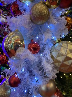 สำหรับการเช่าเถาว์สายสนสีขาวประดับบอล/ไฟคริสต์มาส ขนาด2.7เมตร