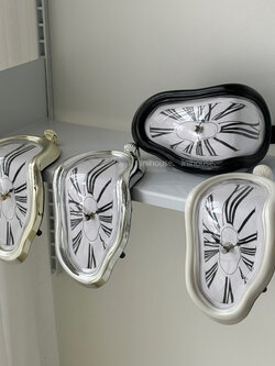 [พร้อมส่ง] Jnihouse : นาฬิกาละลาย Melting Clock (มี 4 สีให้เลือก)