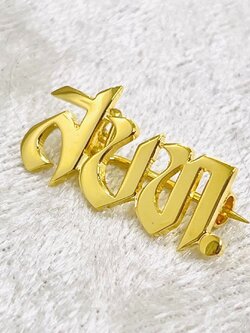 เข็มกลัดอักษร