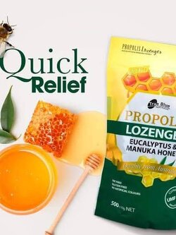 ลูกอมยูคาลิปตัสผสมน้ำผึ้งมานูก้าแท้ Trueblue Propolis Lozenges with eucalyptus & Manuka Honey Mgo600+ ขนาดบรรจุ 500+10 กรัม