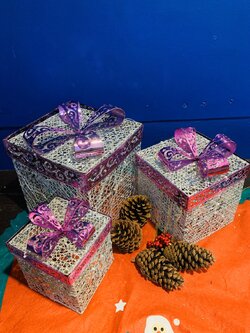 ขายกล่องของขวัญประดับไฟวันคริสต์มาสสี เงิน ม่วง