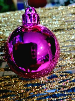ลูกบอลคริสต์มาสแบบวาว สีม่วง ขนาด6cm.