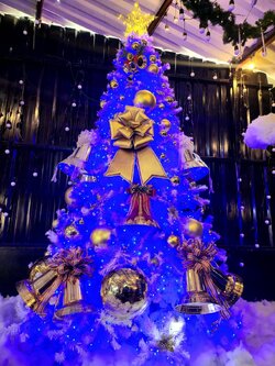 ต้นคริสต์มาสสีขาวขนาด12ฟุตพร้อมประดับธีมคริสต์มาสสีทอง