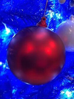 ลูกบอลคริสต์มาสด้านสวยๆ สีแดง ขนาด100มิลลิเมตร