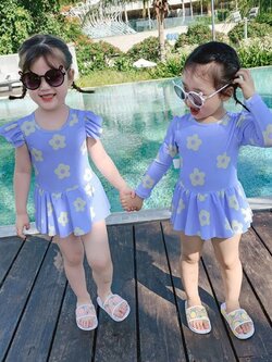 ชุดว่ายน้ำเด็กหญิง กระโปรงกางเกง หวานๆ แขนกุด และ แขนยาว ไซส์เด็กโต ค่อนข้างใหญ่ กันแดด กันยูวี พร้อมส่ง