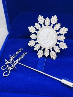 พินติดสูท