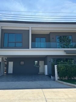 ให้เช่าบ้านเดี่ยว หมู่บ้านเซ็นโทร บางนา อยู่ใกล้เมกา บางนา พื้นที่พื้นที่ดิน 80 ตารางวา พื้นที่ใช้สอย 370 ตารางเมตร 4 ห้องนอน 5 ห้องน้ำ