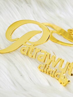 เข็มกลัดฉลุโลโก้