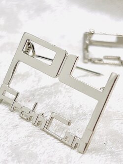 เข็มกลัดฉลุโลโก้