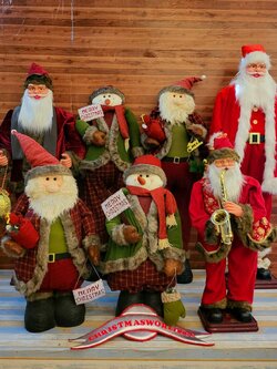 รวมตุ๊กตาซานต้าให้เช่า พนักงานต้อนรับวันคริสต์มาสให้เช่า จำนวน7ชิ้น