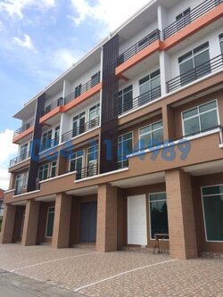 Shophouse in Huai Khwang, Bangkok, กรุงเทพ