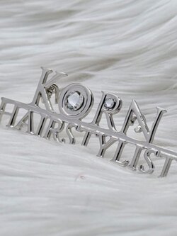 เข็มกลัดอักษร