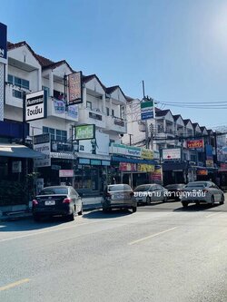 ตึกริมถนน อมตะ, ชลบุรี