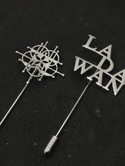 พินติดสูท