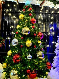 ต้นคริสต์มาสปลอม12ฟุตตกแต่งบอลหลากสี