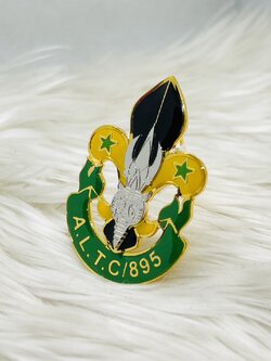 เข็มกลัดฉลุโลโก้