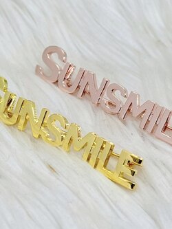 เข็มกลัดอักษร