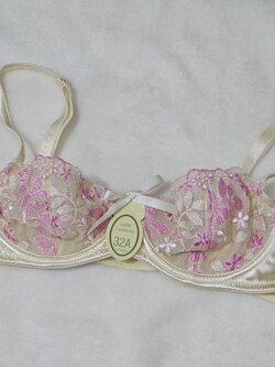 ของใหม่! ป้ายห้อย! ของแท้ 100%!! ชุดชั้นใน La Senza ขนาด UK32A/EUR70A สีเหลือง