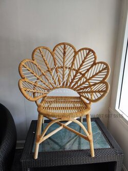 เก้าอี้หวายทรงดอกไม้