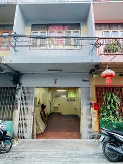 ขายตึกแถว 3 ชั้น 1 คูหา พร้อมเข้าอยู่ พื้นที่ 11 ตรว ซอยสาธุประดิษฐ์ 20 แยก 2 ใกล้ central พระราม3