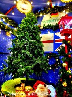 ต้นคริสต์มาสปลอมขนาด 7 ฟุต ขาพลาสติก