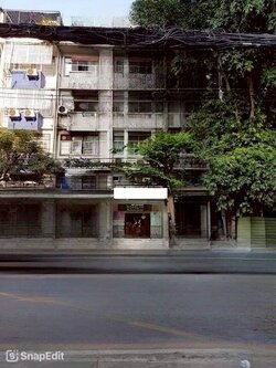 ขายอาคารพาณิชย์ 5.5 ชั้น พร้อมผู้เช่า ใกล้ BTS เอกมัย เดินทางสะดวก (N.1668)