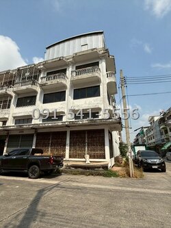 ขายตึกแถว 2 คูหา 3 ชั้นครึ่ง พร้อมดาดฟ้า ซอยท่าข้าม 28/1 ตึกหัวมุม เนื้อที่หลังละ 20 ตรว ใกล้เซ็นทรัล พระราม 2