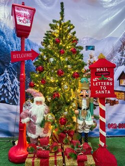 เซ็ตต้นคริสต์มาสปลอม 7 ฟุต ให้เช่าพร้อมของตกแต่ง