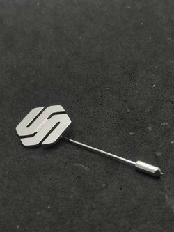 พินติดสูทโลโก้