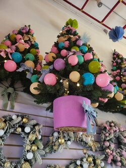 เช่าต้นคริสต์มาสปลอม"ของประดับธีมหรรษา"