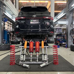 [YSS X SPORT]TOYOTA FORTUNER LEADER เข้ารับบริการอัพเกรดช่วงล่าง เลือกใช้งานตัวท้อป จัดสุด พร้อมเปลี่ยนยางรถยนต์ใช้งานประจำวันแทนของเดิมที่เสียแล้ว โทร. 08-6569-1915