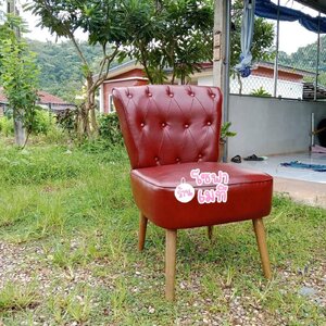 โซฟาวินเทจ 1 ที่นั่ง ขาไม้ ดึงกระดุม สีเลือดหมู (1ตัว)