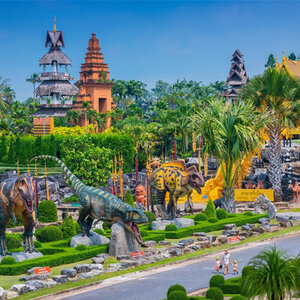 ที่เที่ยวพัทยา จังหวัดชลบุรี สุดฮิตที่นอกจาก ทะเล ชายหาด หรือเกาะต่างๆ แล้ว ก็ยังมีนั่นก็คือ สวนนงนุช สวนสวยชื่อดังระดับโลก