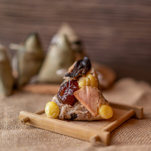 บะจ่างเจ (Vegetarian Zongzi)