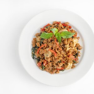 กะเพราหมูสับเจ (Stir fried minced vegan porkless with basil)